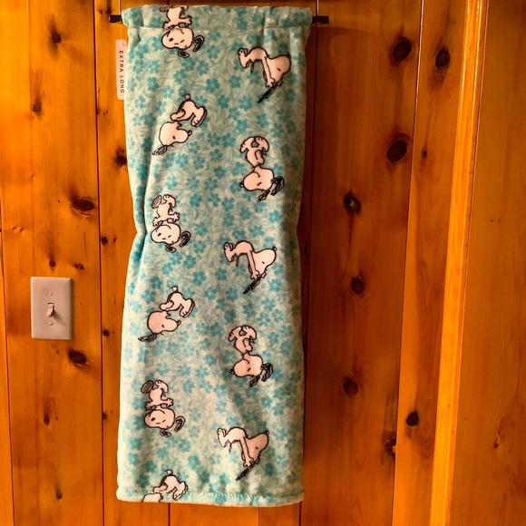 Peanuts Spring Snoopy Throw - Picture 2 of 3